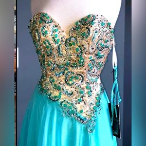 Max Duggal NWT 2 gown